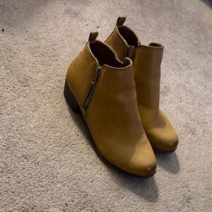 Stylish Tan Ankle Booties